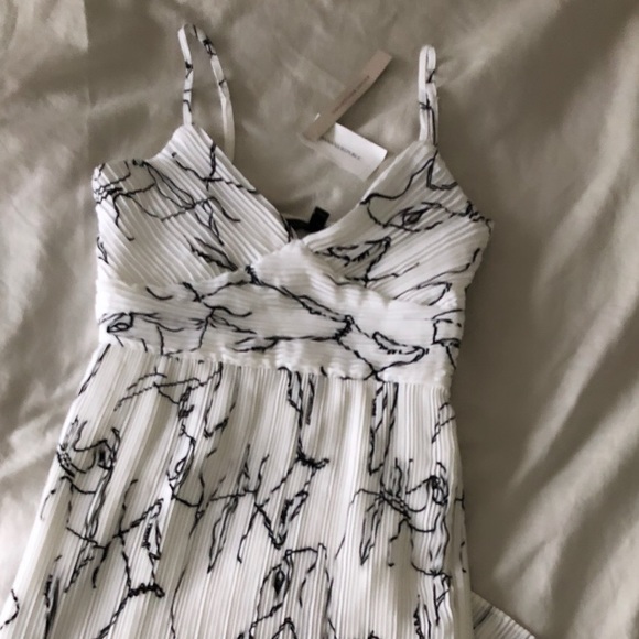 Mid-Length Sleek White Minimalist Dress - Picture 2 of 4